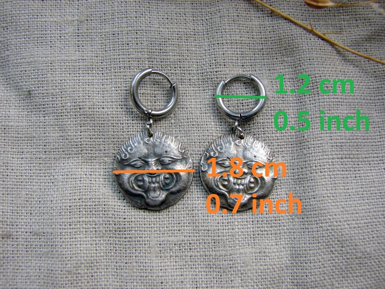 Kolczyki z Gorgoną Meduzy, starożytna grecka kopia monety z Gorgoneionu, grecki amulet ochronny, srebrna biżuteria gotycka, prezent wiccański zdjęcie 4