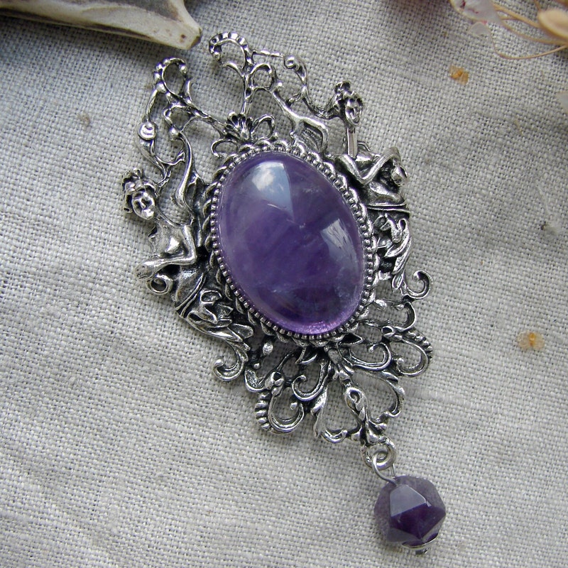 Beautiful The Antique Brooch Had A Beautiful Purple Stone In It Image in 4K Beautiful The Antique Brooch Had A Beautiful Purple Stone In It Image in 4K