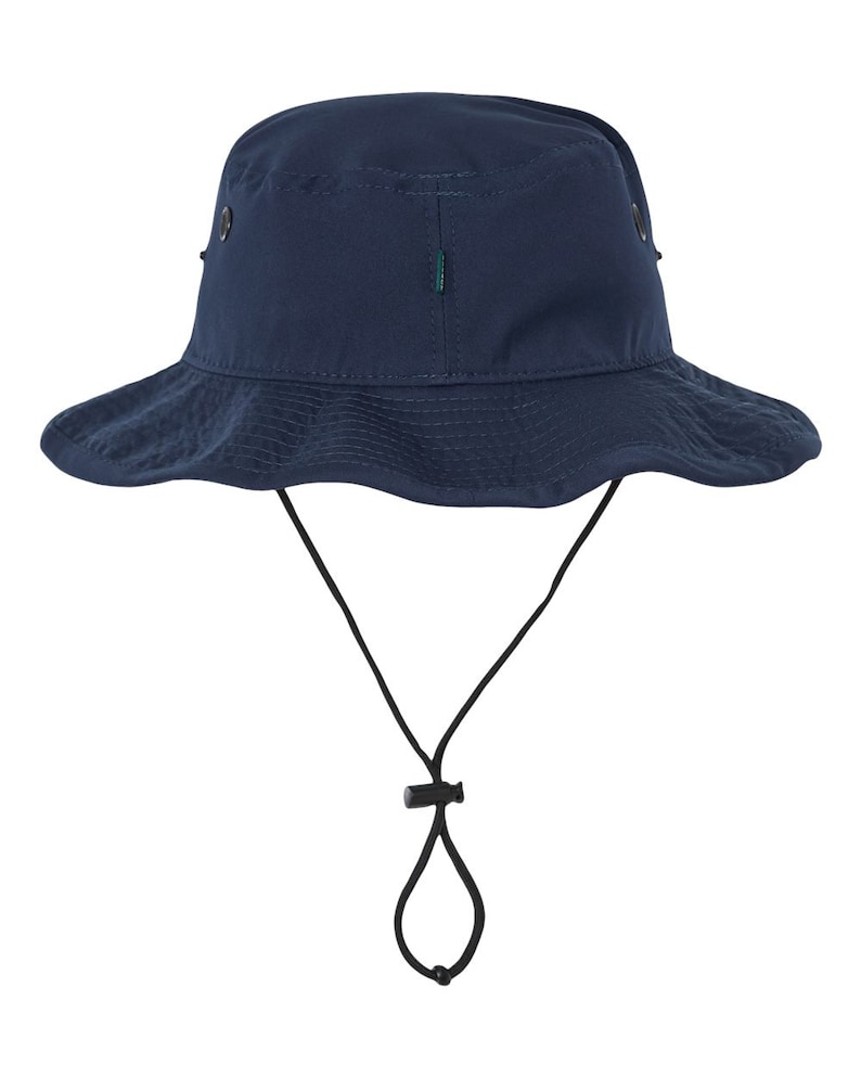Pode incluir: Um chap&eacute;u de balde azul marinho com um cord&atilde;o de ajuste preto e um bot&atilde;o. O chap&eacute;u tem uma aba larga e uma coroa plana.