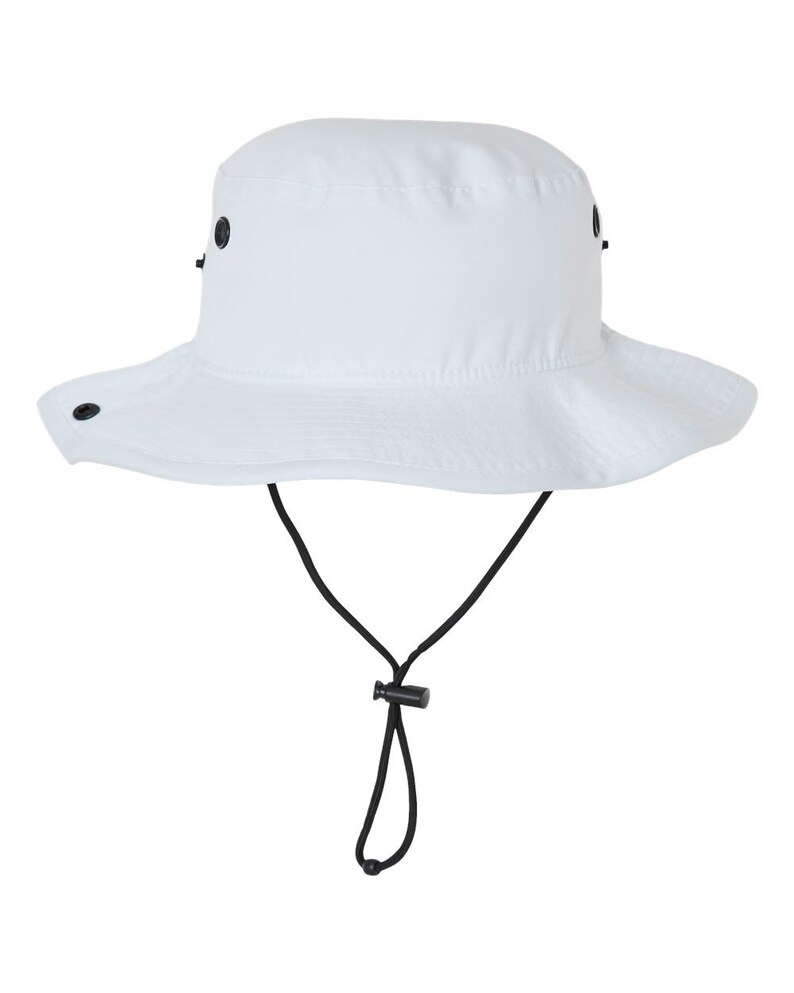 Pode incluir: Um chap&eacute;u de sol branco com aba larga e um cord&atilde;o preto.