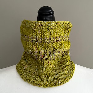 0/S Wool neck warmer, unisex neck warmer, merino Wool neck warmer, green and beige neck warmer, fairisle neck warmer, wool cowl, soft cowl