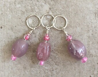 Glass beads stitch markers, pink glass beads stitch markers, beaded knitting accessories, gift for knitter, markers set of 3