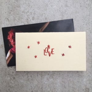 Carte de Saint-Valentin, carte d’amour brodée, carte de papier recyclée, carte d’amour de broderie rouge, carte cadeau de Saint-Valentin, carte écologique