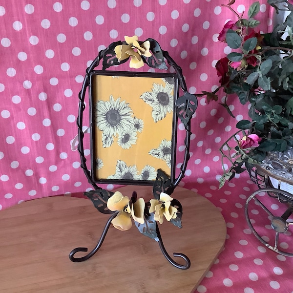 Vintage Melannco Metal Frame, Swing Stand, Rustic Metal with Yellow Flowers