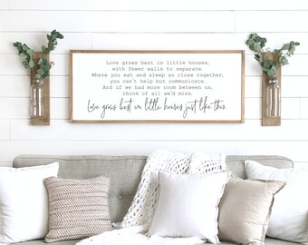 Modern farmhouses are taking the world by storm. If you want to decorate your living room with modern farmhouse living room decor, this is for you! These farmhouse signs are the cutest and will look great in any home. 