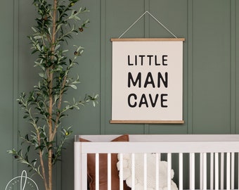 Little Man Cave / Signo de lienzo / Colgante de pared de tela / Decoración de la habitación del niño / Decoración de la pared de la sala de juegos / Arte de la pared de la guardería