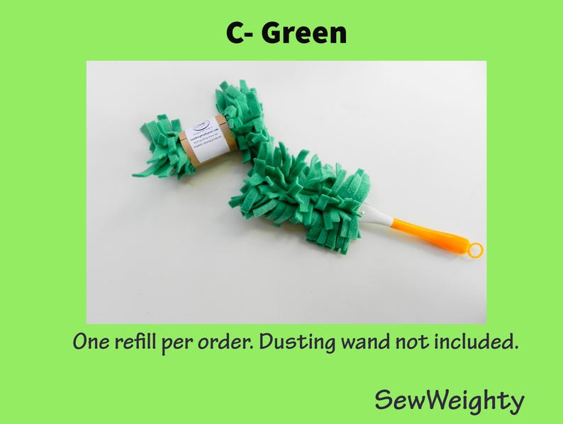Puede incluir: Recambio de plumero verde con mango naranja y blanco. El cabezal del plumero est&aacute; hecho de tiras de tela verde. El texto "C- Green" est&aacute; en la parte superior de la imagen. El texto "One refill per order. Dusting wand not included." est&aacute; en la parte inferior.
