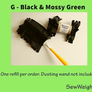 Puede incluir: Recambio de funda para plumero negro y verde musgo con mango naranja y blanco. El texto "G - Black & Mossy Green" est&aacute; en la parte superior. El texto "Duster Cover" est&aacute; en el producto. El texto "SewWeighty" est&aacute; en la parte inferior.
