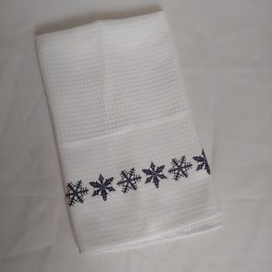 Pyrex Snowflake Pattern Waffle Weave Dishtowel, Pyrex Towel, kitchen towels, Pyrex towels, Winter and Christmas Towels Vintage Kitchen Décor