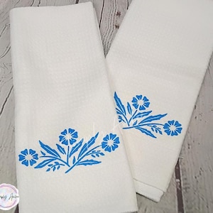 Corningware Cornflower Blue, Waffle Weave Dishtowel - vintage décor