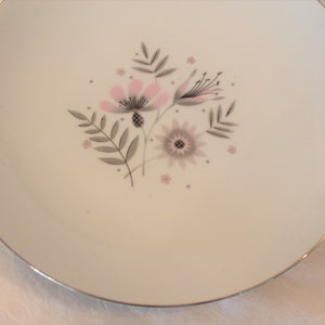 Narumi China 12&quot; Round Chop Plate - Melody 5083 Pattern, White with Pink & Gray Flowers and Platinum Rim, Excellent Condition