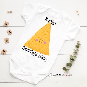 Nacho Baby Onesie®, Cadeau baby shower, Jeux de mots pour bébé, Vêtements bébé rigolos, Body bébé rigolo, T-shirt bébé nacho, Vêtements bébé mignons