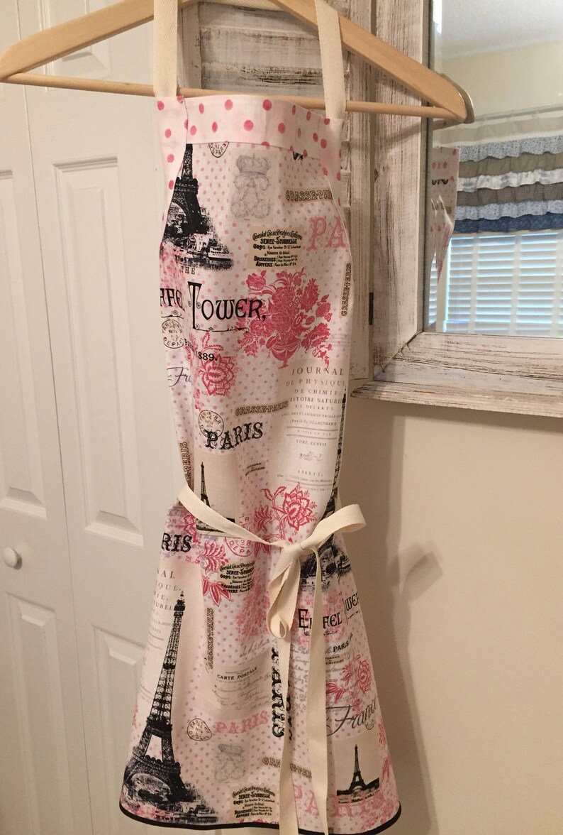 SET Motherdaughter Grandmothergranddaughter Adultchild Matching Paris Eiffel Tower Pink Polka Dots Aprons