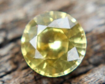Natural Yellow Sapphire | Round Cut | 5.57 mm | Eye Clean | Ceylon Sapphire