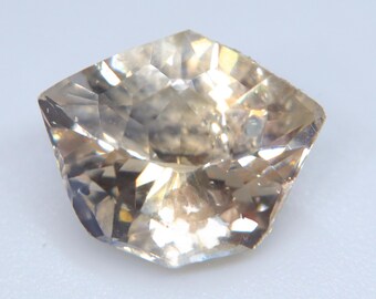 Natural Pale Champagne Sapphire 2.77ct, Unheated Ceylon Sapphire, Freeform Loose Gemstone for Custom Jewelry