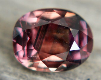 Beautiful Natural Pinkish Purple Sapphire | Oval Cut |  8.54x6.84 mm | 2.55 Carat | Bi Coloured Sapphire | Engagement Ring | Jewellery.