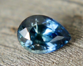 Natural Blue Green Sapphire | Pear Cut | 7x5 mm | 0.95 Carat | Earth Sourced Sapphire | Bi Coloured Sapphire Ring | Jewellery Settings