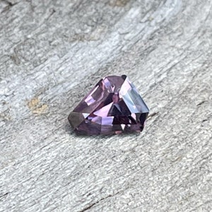 Beautiful Unique Natural Mixed Coloured Sapphire | Freeform Cut | 0.90 Carat | Loose Gemstone | Unset Sapphire | Unheated Sapphire