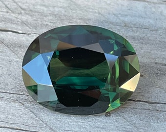 Natural Green Sapphire | Oval Cut | 15.29x11.71 mm | 10.40 Carat | Unheated Sapphires | Engagement Rings | Jewellery Making Gemstones