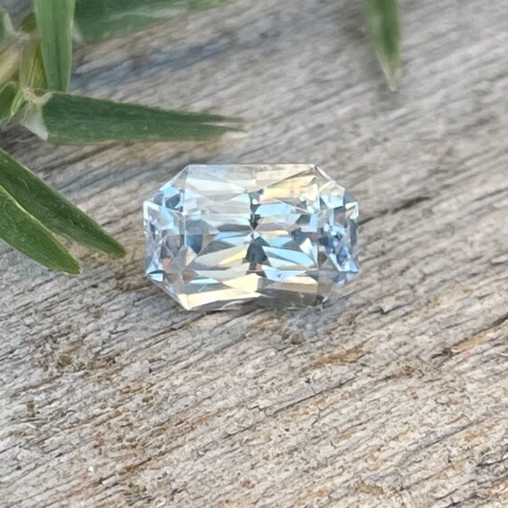 Loose White Sapphire Emerald Cut Colourless Sapphire 6.83x4.70 Mm