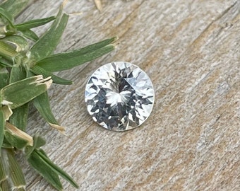 Natural White Sapphire | Round Cut | 0.60 Carat | 5.22x3.12 mm | Colourless Sapphire | Engagement Rings | Engagement Rings | Weddings