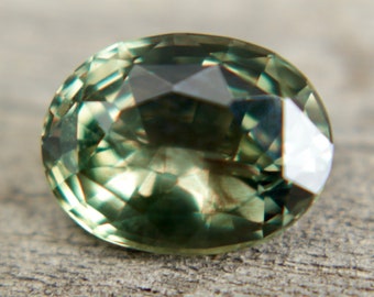 Natural Colour Change Sapphire | Green to Pink | Oval Cut | 2.26 Carat | 8.77x6.67mm | Unheated Untreated | VVS | Engagement Ring | Stones