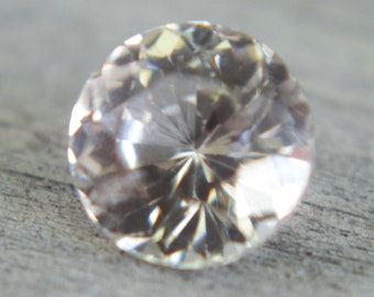 Natural Pale Pink Sapphire | Round Cut | 1.02 Carat | 5.98 mm | Loose Sapphire | Engagement Ring | Pale Pink Sapphire Jewellery | Crystals