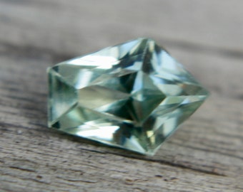 Natural Green Sapphire | Freeform Cut | 7.39x5.37 mm | 1.06Carat  | Untreated Sapphire | Loose Sapphire Gemstones | Engagement Rings