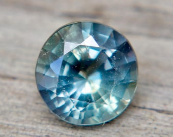 Tri-Color Parti Sapphire 0.98 ct: Round Cut, Unheated Madagascar Gemstone