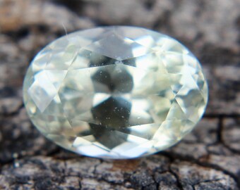 Loose Pale Yellow Sapphire | Oval Cut | 2.01 Carat | 8.78x6.35 mm | Eye Clean | Unheated | Untreated
