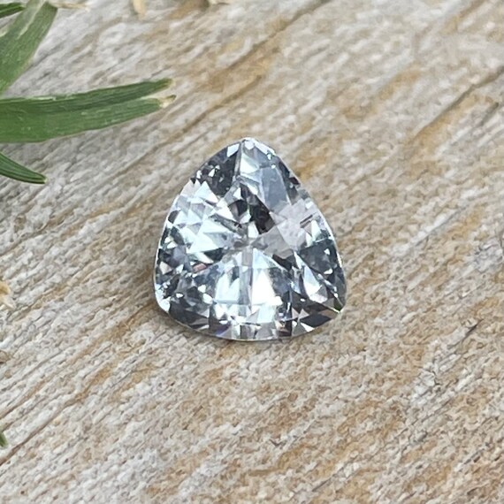 Colourless gemstones outlet
