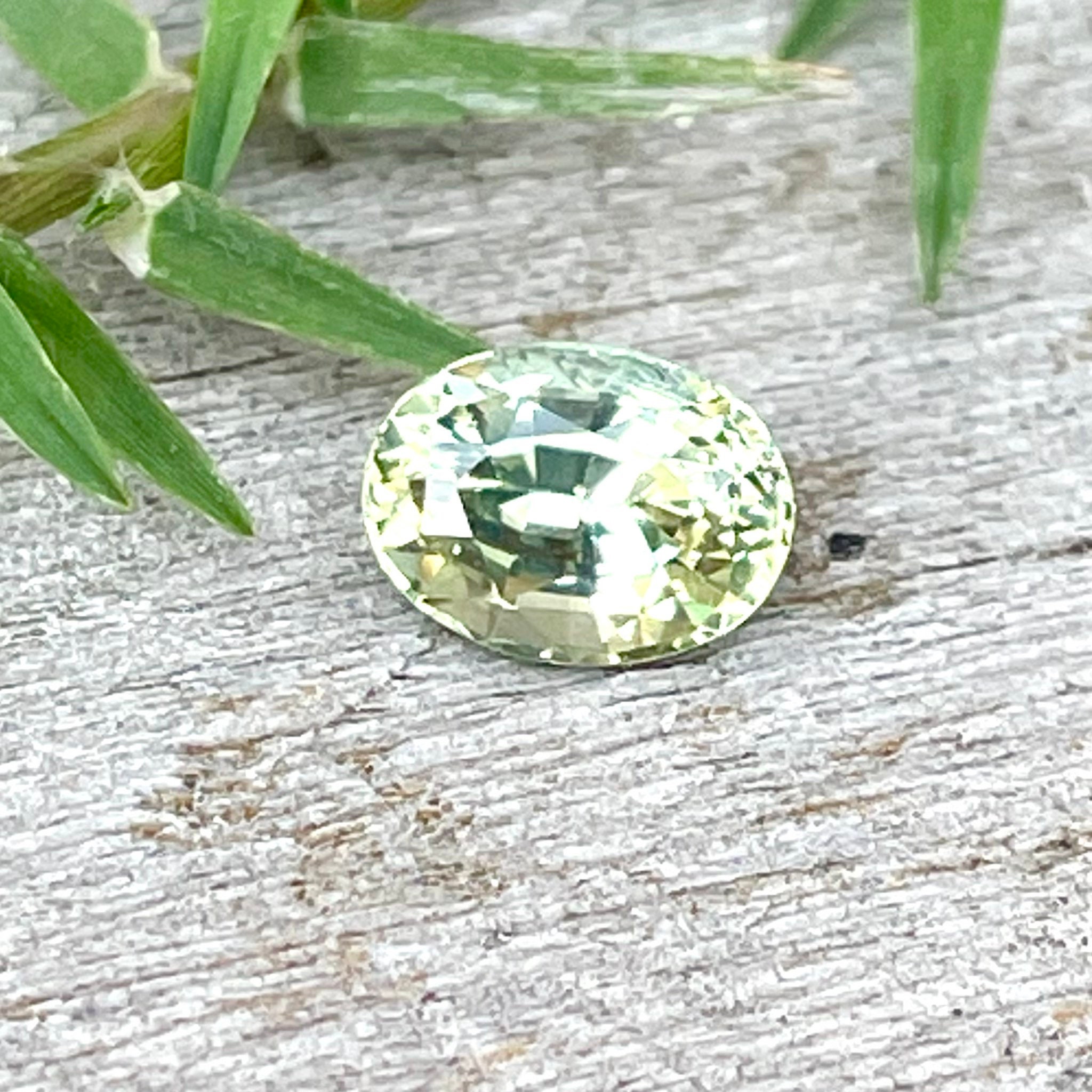 Materials Natural Gemstone Oval Cut Loose Gemstone 3.67ct Certified Loose Green Sapphire