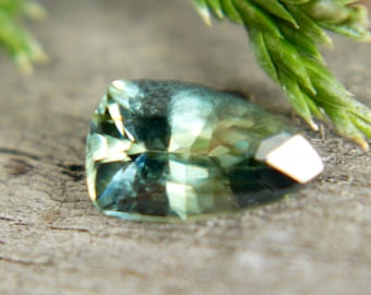 Natural Green Sapphire | Trillion Cut | 8.12x4.81 mm | Green Sapphire Engagement Ring | Loose Sapphire | Sapphire | Jewellery Supplies