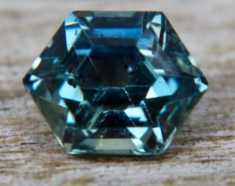 Natural Blue Green Sapphire | Freeform Cut | 1.13 Carat | 6.77x5.32 mm | Bi Coloured  Sapphire | Engagement Rings | Jewellery Making Stones