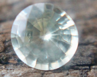 Natural Pale Yellow Sapphire |  Round Cut |  5.77 mm | Sapphire Rings | Gemstones Jewellery | Engagement Rings | Wedding Bands | Corundum