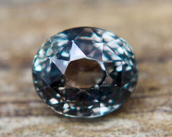 Natural Bi Coloured Sapphire | Oval Cut | 1.60 Carat | 6.70x5.70 mm | Unheated | Untreated | Green Pink Sapphire | Natural Coloured Sapphire