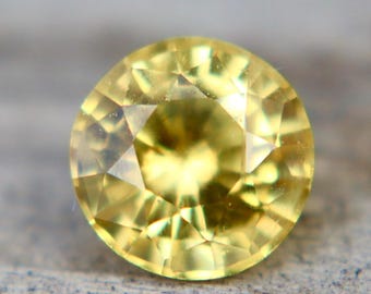 0.98 Carat Ceylon Yellow Sapphire: Round Cut, Untreated Gemstone