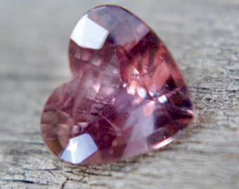 Natural Pinkish Purple Sapphire | Sapphire | Heart Cut | 1.37 Carat | 7.97x7.04 mm | Jewellery Making Projects Gemstones | Sapphire Stones