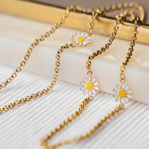 Glasses Chain Gold | Sunglass Strap in gold with Daisy charms | Sunglasses Chains image 8
