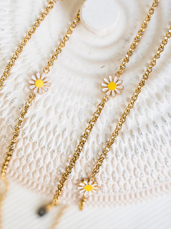 Glasses Chain Gold |  Sunglass Strap in gold with Daisy charms | Sunglasses Chains