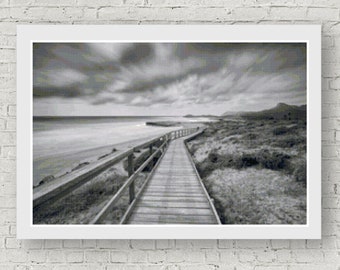 Patrón de punto de cruz contado en blanco y negro de The Boardwalk Ocean Sea Landscape - Descarga digital en formato PDF