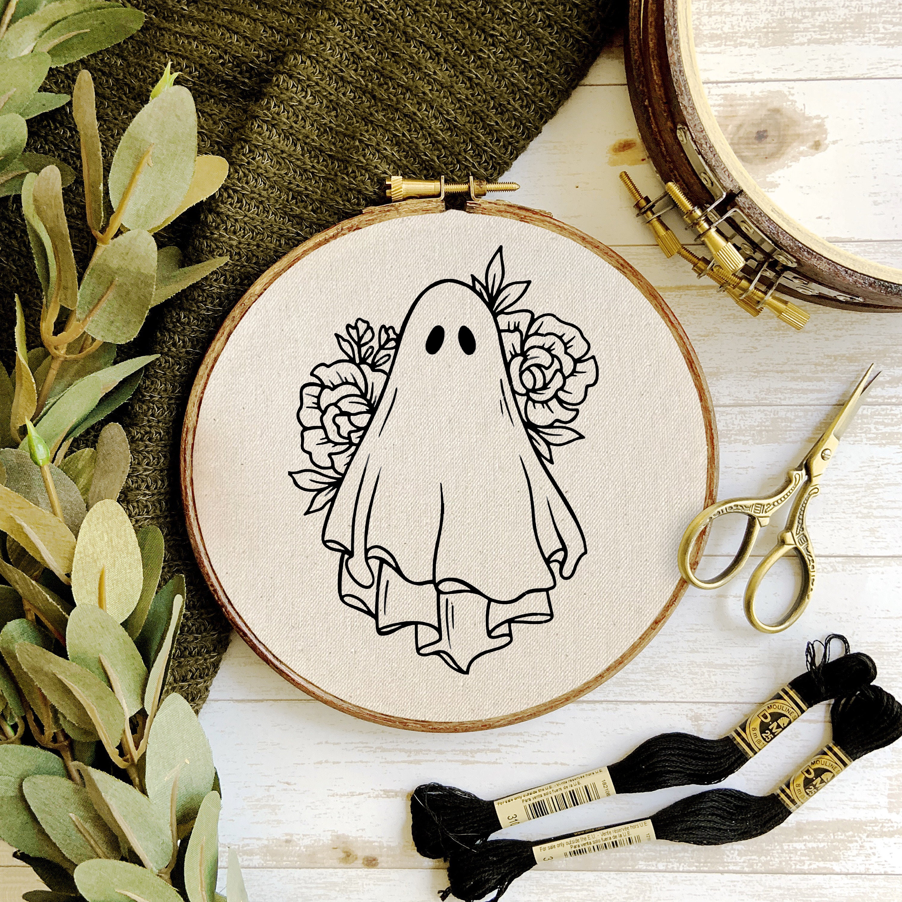 WOOL FELT GHOST'S IN LOVE WALL HANGING IN A 8 INCH EMBROIDERY HOOP 