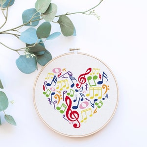 Patrón de punto de cruz contado de silueta de corazón de notas musicales de arcoíris - Descarga digital PDF