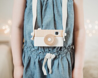 Wooden Toy Camera, Kids camera, Baby Shower gift, Wooden camera with rotating lens and cotton strap, WHITE