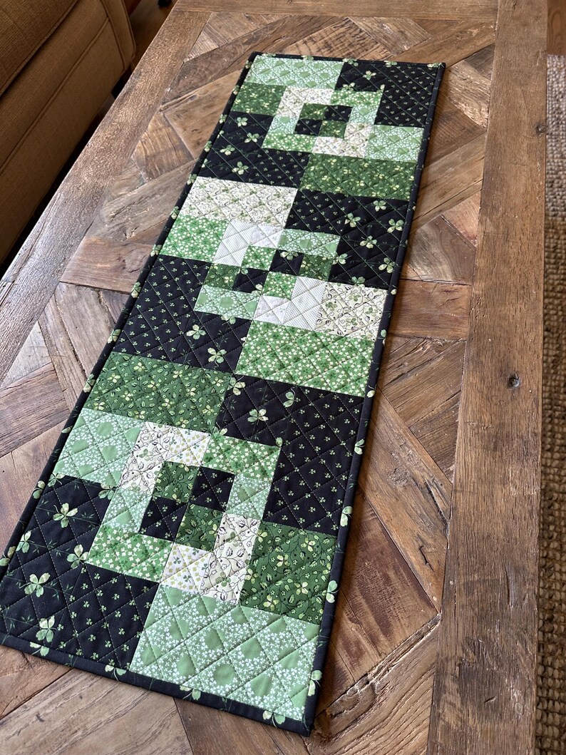Quartered Log Cabin Table Runner PDF Pattern - Etsy