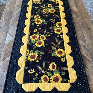 Patchwork Table Runner / Handmade Decor / Featuring Sunflower Fabric - Etsy