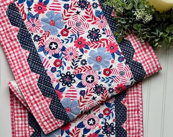 Sassy Scalloped Table Runner / Instant PDF Download / 16" x 40"