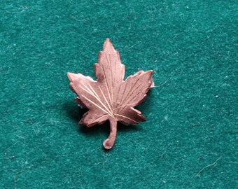 Silver Brooch: Etched Silver Maple Leaf Lapel Pin/Brooch Canadiana 1960s
