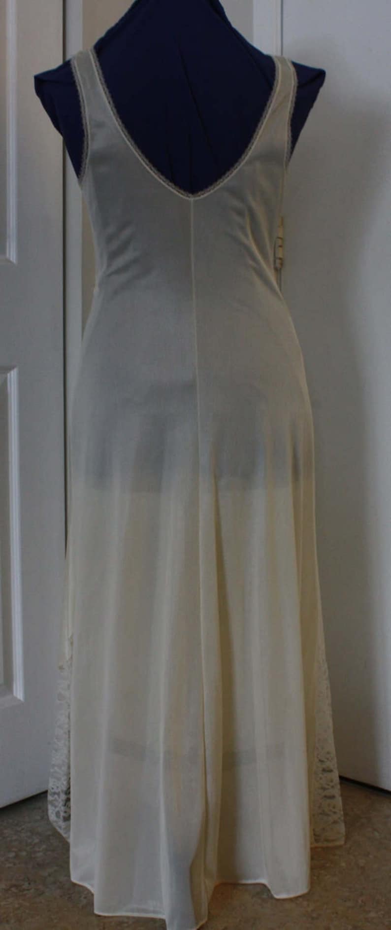 Ivory Nightgown New Vintage 1970s Glamorous Ivory /'Tapestry/' Petra Fashions Nightgown