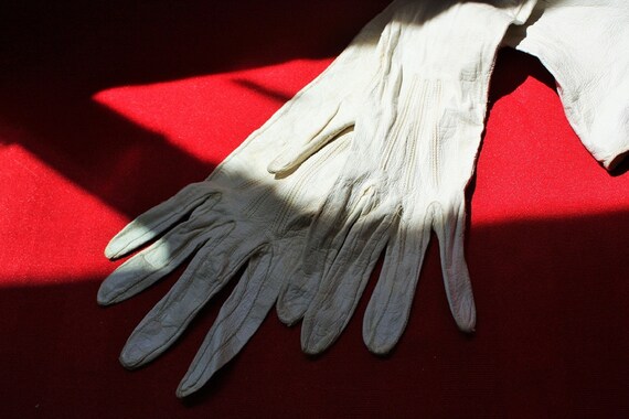 Edwardian Summer Gloves: Antique Ivory Kid Evenin… - image 1